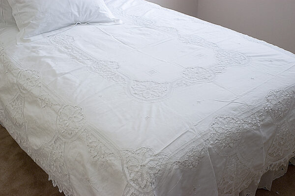 old fashioned battenburg full bed coverlet