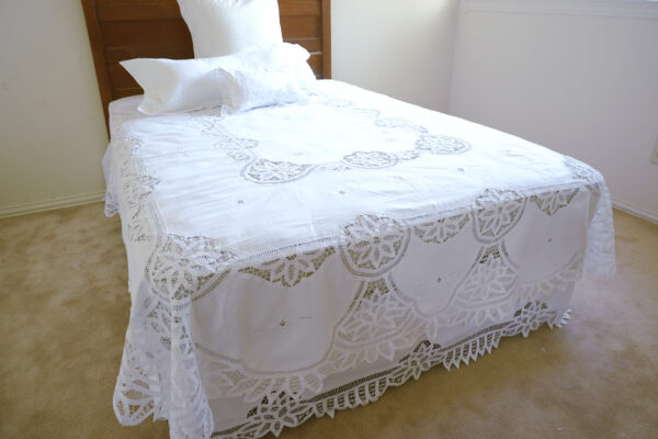 battenburg full size bed cover & dust ruffle