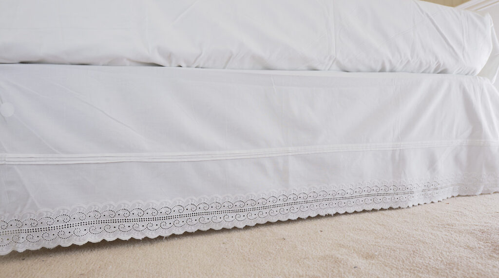 Dust Ruffle. English Eyelet Design. King Size duvet.us